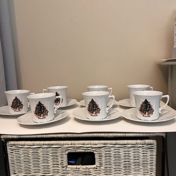 4 Christmas Tree Tirschenreuth Baronesse Teacups with Saucers Demitasse Germany - Picture 15 of 16